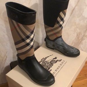 Rain boots Burberry